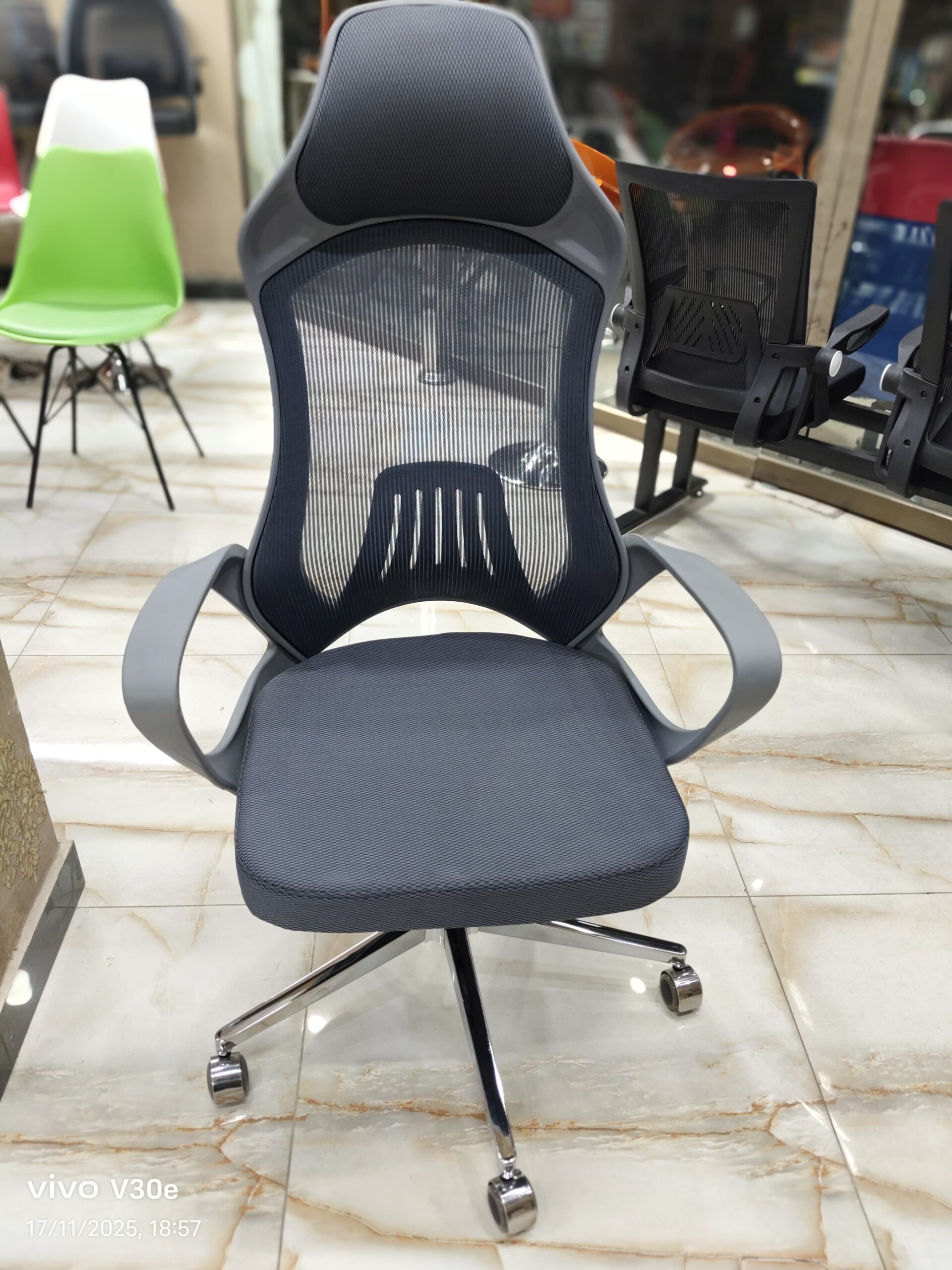134 Office Revolving Chair (15000) 134 Office Revolving Chair